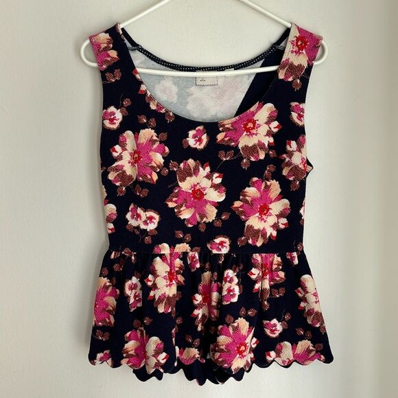 Anthropologie Tops - Anthropologie Women’s peplum flowers floral scalloped tank top size Medium EUC